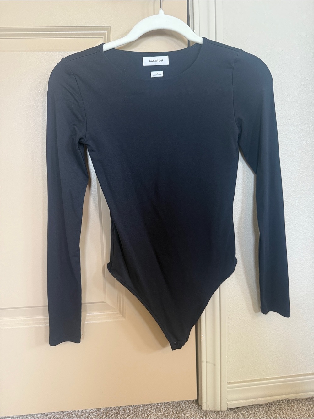 Aritzia Babaton Black Long-Sleeve Contour Bodysuit